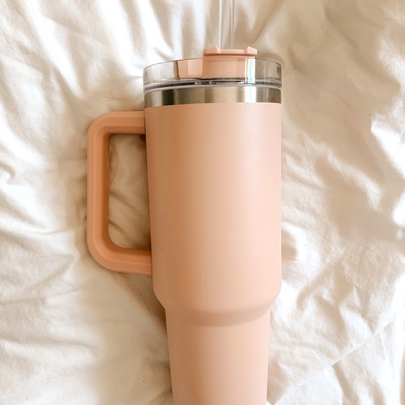 New in Box Stanley Quencher in Nectar. - Picture 3 of 4